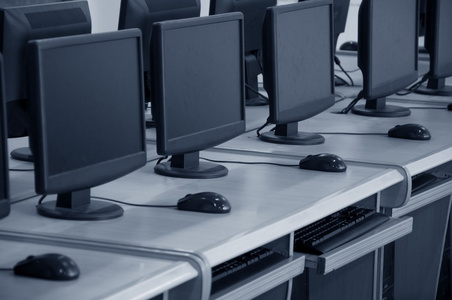 走進現代計算機教室